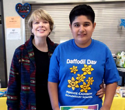Pari recognizes Minnie Cannon student on Daffodil Day.